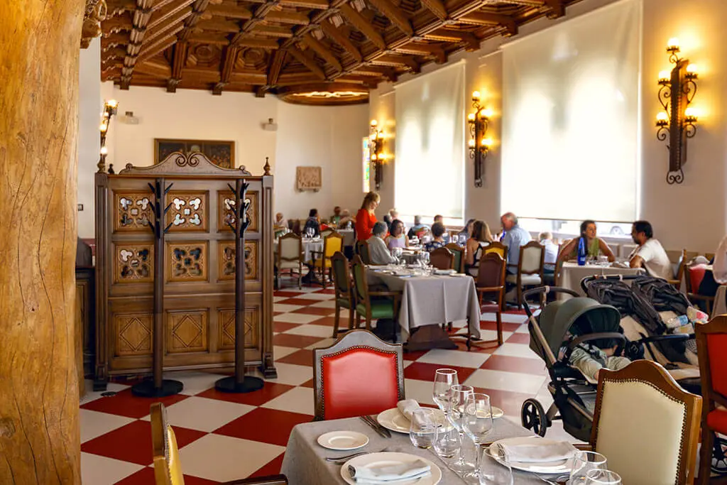 Celebraciones familiares y banquetes en un castillo